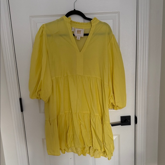 Emily Mccarthy Dresses & Skirts - Chic Yellow V-Neck tiered puff sleeve dress